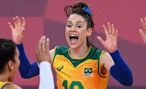 Camila Brait: Sang Penjaga Gawang Voli Brasil yang Tangguh