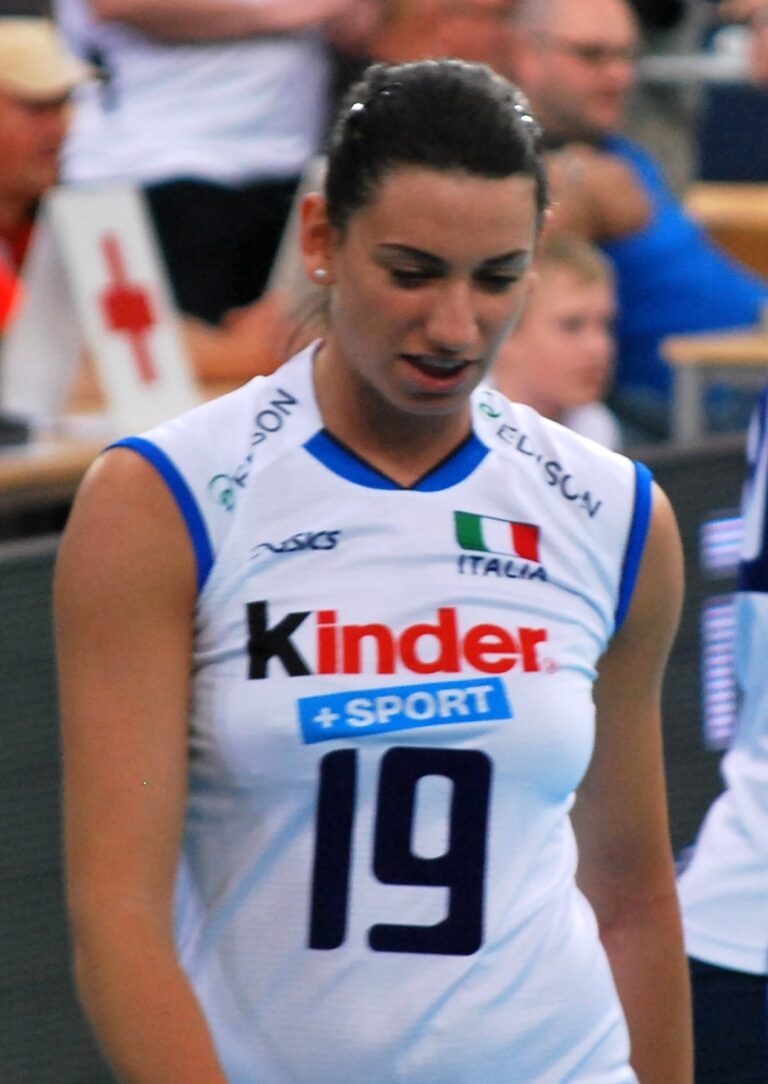 Profil Atlet Voli Raphaela Folie: Prestasi dan Perjalanan Karir